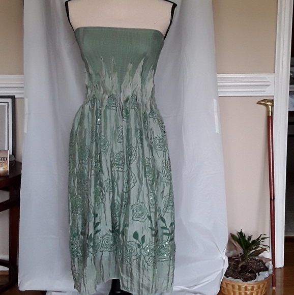 Dress - Picture 2 of 4